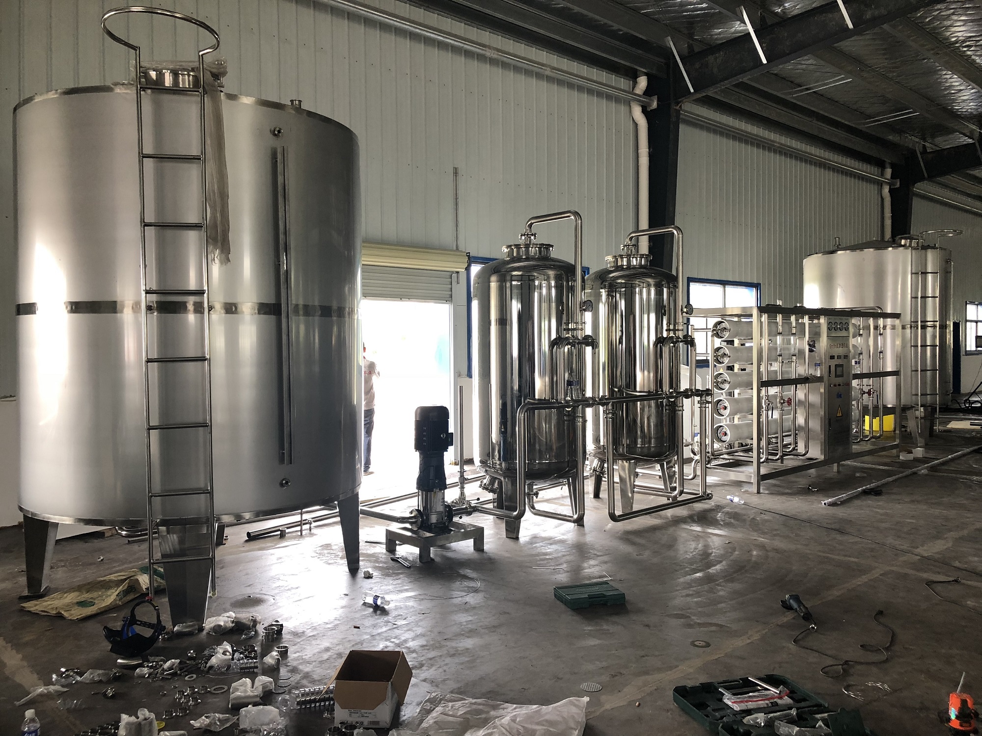 鄭州瓶裝礦泉水生產前期都需要投入什么？